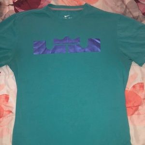 Nike tshirt